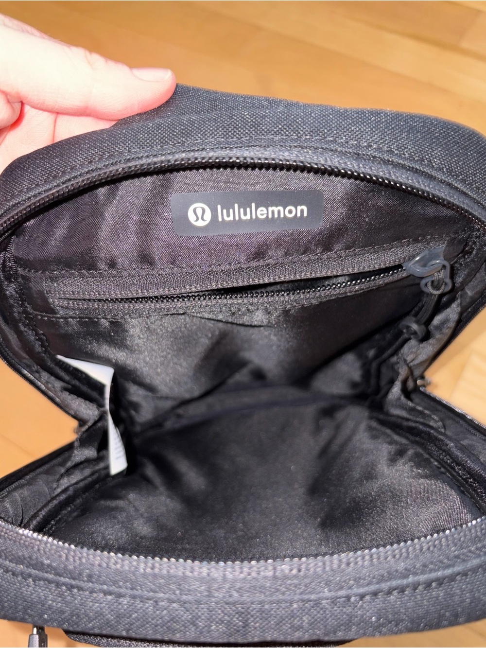 black Lululemon Commuter Sling Bag 3.5L - Picture 8 of 8
